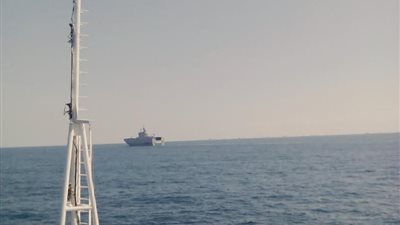 اللقطات الأولى من وصول حاملة الطائرات 