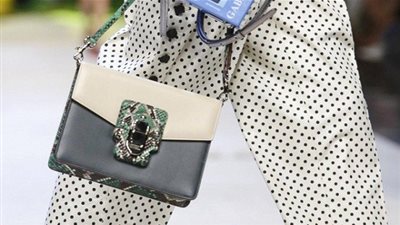 فندي وغوتشي تقدمان أبرز الحقائب في أسبوع ميلان للموضة (صور)