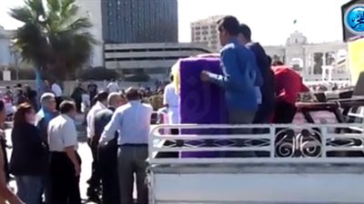 سيارات الأغاني الوطنية تطوف شوارع الإسكندرية للاحتفال بذكرى انتصارات أكتوبر (فيديو)