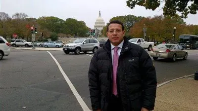 عمرو عبدالحميد يتوجه لواشنطن لتغطية الانتخابات الرئاسية