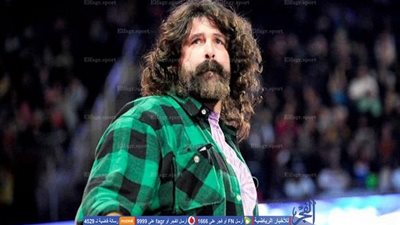 فولي يطلب مساعدة جماهير WWE للخروج من هذا المأزق