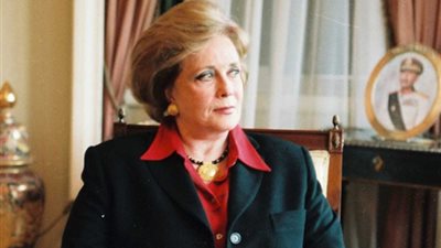 جيهان السادات: 