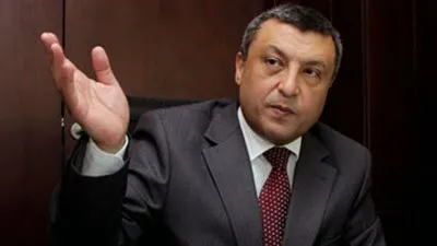 أسامة كمال: 