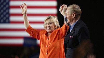 ويكيليكس ينشر وثائق سرية لمدير حملة هيلاري كلينتون