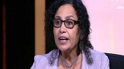 روائية: لا حزب قادر على قيادة الجبهة السياسية