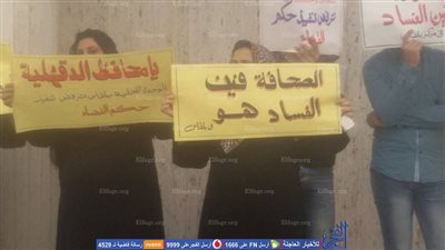 مستاجري محلات بعقار في الدقهلية ييعترضوا على تنفيذ قرار هدم لعقار المحلات (صور)