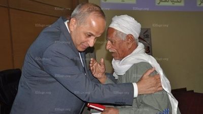 محافظ الوادي الجديد يكرم أسر الشهداء والمصابين خلال ندوة عن حرب 73 (صور)