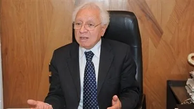 فقيه دستوري يطالب النواب الأخذ بنصائح خبراء الاقتصاد