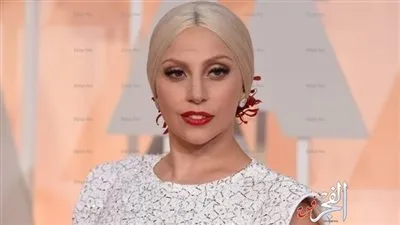 ليدي جاجا تغني في 