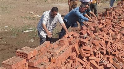 أمن المنوفية يشن حملة واسعة على الاشغالات بمدينة منوف (صور)