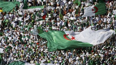 الجزائر تنتظر عقوبات الكاف بسبب النشيد الوطني الكاميروني