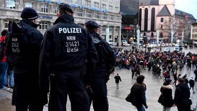 مسؤول ألماني يحذر من الاشتباه بشكل عام في اللاجئين