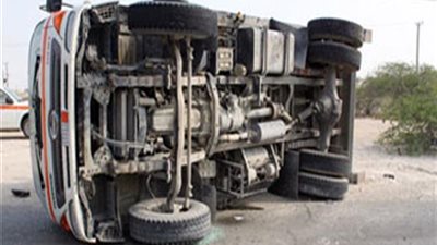 مصرع سيدة وإصابة 11 إثر تصادم 3 سيارات على طريق العريش الدولي 