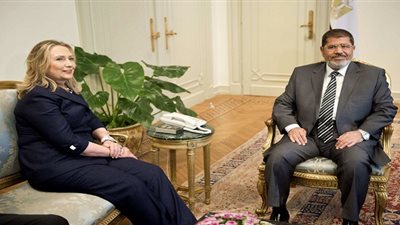 وثائق سرية تكشف دعم كلينتون لـ