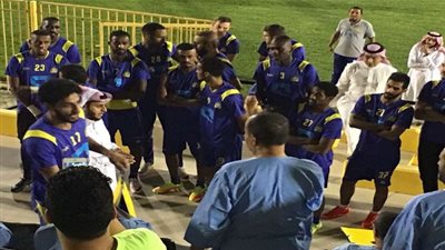 20 مريضاً نفسياً يزورون نادي النصر وأحدهم يلقي قصيدة عشق للأصفر!