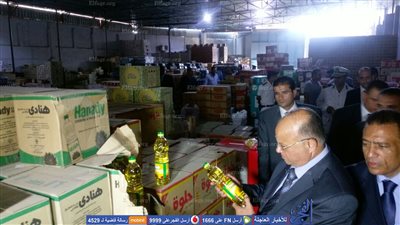 مدير أمن القاهرة يقود حملة لضبط مخزنين سلع تموينية مهربة (صور) 