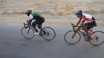 نجاح رائع لبطولة طريق الشيخ زايد للدراجات الهوائية بساحل حضرموت (صور)