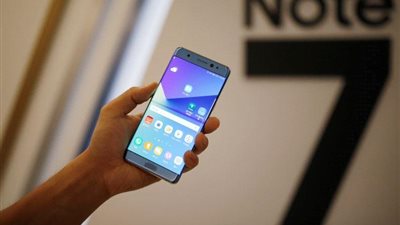 شركات الطيران الإسرائيلية تمنع الركاب  من إصطحاب  تليفون  