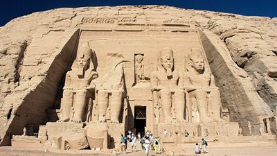 حكم العمل في مجال السياحة (فيديو)