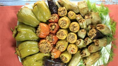 طريقة تحضير محاشي مشكلة مع صوص الطماطم