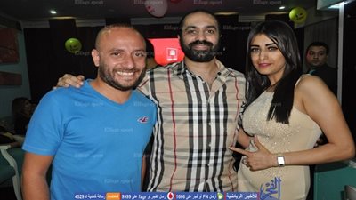 صور احتفال جمال حمزة بعيد ميلاد زوجته 