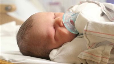 للأمهات الجدد.. 5 معتقدات خاطئة عن نوم المولود يجب تجنبها