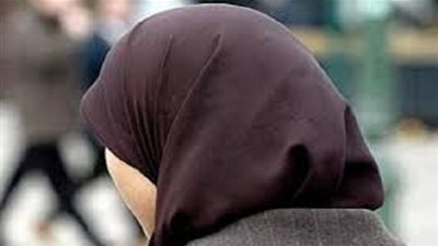 هل يحل للمرأة أن تصبغ شعرها؟ (فيديو)