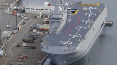 وزير الدفاع البولندي: مصر قد تسلم حاملتي المروحيات 