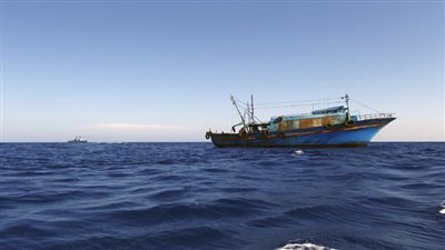 4 قتلى و15 مفقودا إثر قيام مسلحين بمهاجمة زورق مهاجرين قبالة السواحل الليبية