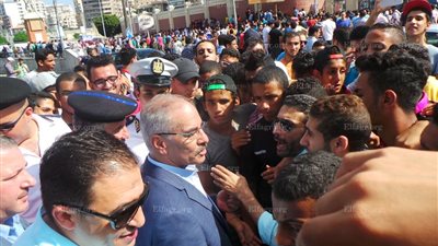 تجمهر جماهير الزمالك أمام ستاد الإسكندرية للحصول على تذاكر مباراة 