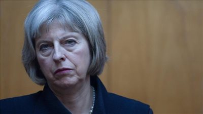 رئيسة وزراء بريطانيا: سننظر في جميع الخيارات إذا استمرت 