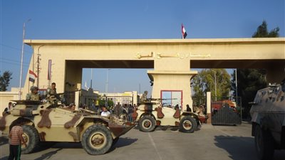 تواصل فتح معبر رفع لعبور الحالات الإنسانية والطلاب