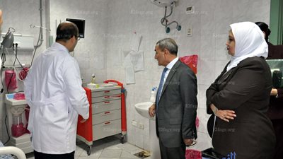 محافظ القليوبية يستمع إلى شكاوي المرضي بمستشفى قليوب.. (صور) 