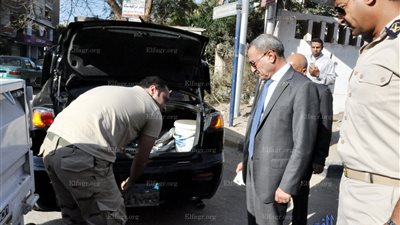 محافظ القليوبية يشن حملة مرورية ببنها ويضبط سيارة محملة بإسطونات الغاز (صور)