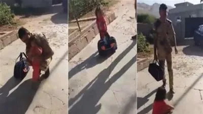 طفلة عراقية تحاول منع والدها من المشاركة في معركة الموصل (فيديو)