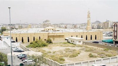 مسجد بالطائف يرفع أذان الظهر في العاشرة صباحًا.. تعرف على السبب !
