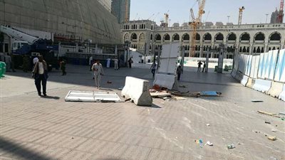 عطل فرامل ينتهي بارتطام رافعة بمكتب التوثيق