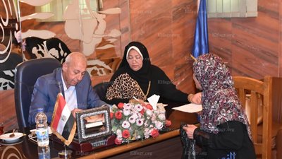 محافظ أسوان يطالب مسؤولي 