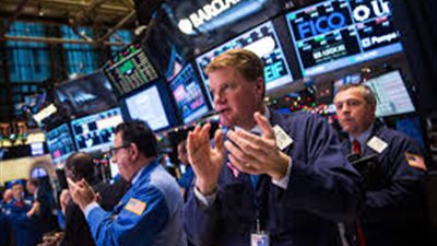 ارتفاع مؤشرات الأسهم الأمريكية بفعل صفقات الإستحواذ