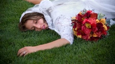 عروس تفقد الوعي في يوم زفافها.. والسبب غريب!! 