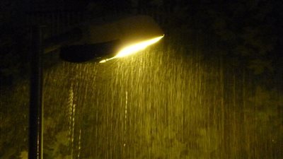 السيول تتسبب في إغلاق طريق 