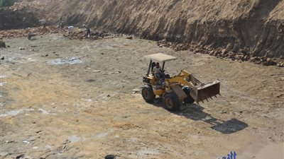 قنا تتأهب لاستقبال السيول بـ12 مخرا بالقرى (صور)