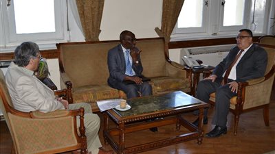 نائب رئيس جامعة الإسكندرية يستقبل السفير الرواندي في القاهرة 