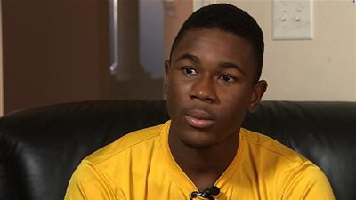 فتى يفيق من غيبوبة ليفاجأ بأنه يتحدث الإسبانية بطلاقة! (صور)