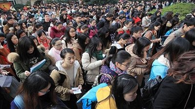 10 آلاف صيني يقدمون سيرتهم الذاتية لوظيفة واحدة (صور)