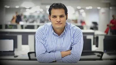 كاتب صحفي: الدولة اعترفت بوجود فجوة مع الشباب (فيديو) 