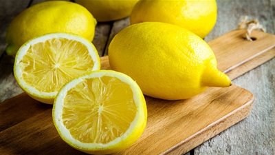 تعرفي على الطريقة المثالية لتقطيع الليمون (فيديو)