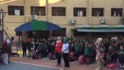 مديرة مدرسة للطلاب: 