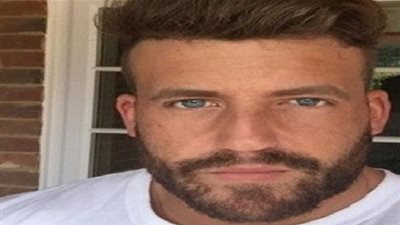 عارض أزياء طلب من زوجين ممارسة الجنس أمامه.. وحدثت الكارثة!