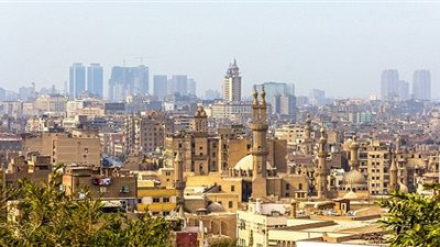 سياح يعبرون عن انزعاجهم من الباعة الجائلين والرائحة الكريهة في مصر 